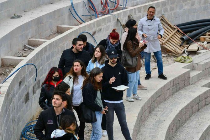 Antik Roma Tiyatrosu’nun Kapıları Başkentli Öğrenciler İçin Açıldı