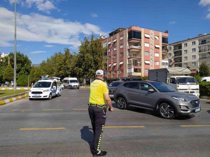 Aydın’da Otomobil Ve Ticari Taksi Çarpıştı: 7 Yaralı