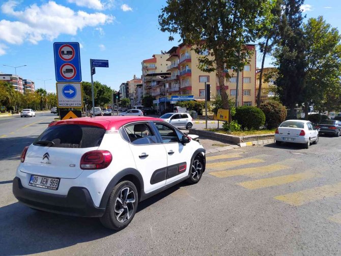 Aydın’da Otomobil Ve Ticari Taksi Çarpıştı: 7 Yaralı