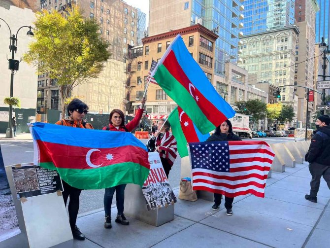 Azerbaycanlılar, Ermenistan’ın Katliamlarını Ve Provokasyonlarını New York’ta Protesto Etti