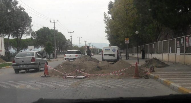 Motosikletiyle Kum Yığınına Çarpan Genç Ağır Şekilde Yaralandı