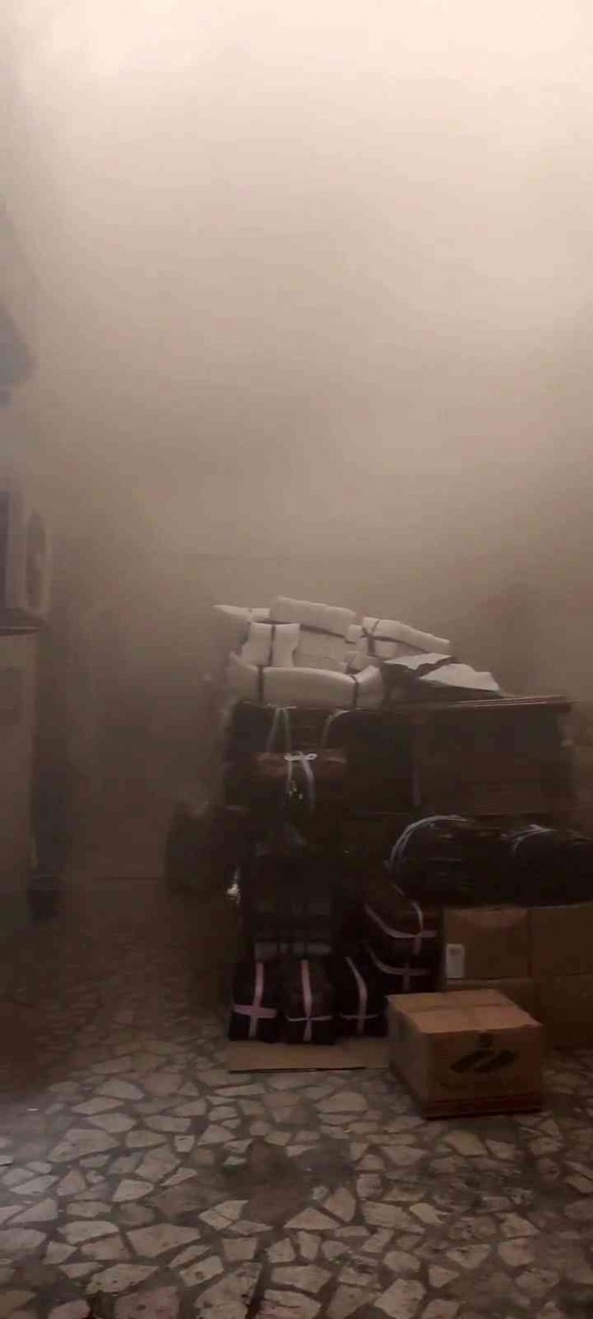 Saat İmalathanesinde Korkutan Yangın