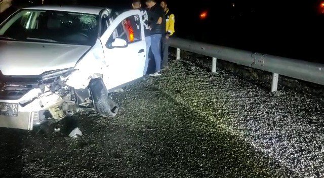 Batman’da Otomobil Bariyerlere Çarparak Durdu: 3 Yaralı