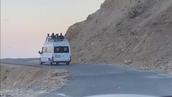 Batman’da Tehlikeli Yolculuk: 10 Kilometre Boyunca Canlarını Hiçe Saydılar