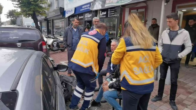 Bursa’da Sara Nöbeti Geçiren Sürücü Park Halindeki Araçlara Çarptı