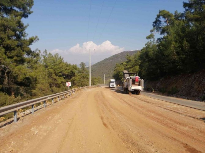 Büyükşehir 5 Ayda 127 Kilometre Yol Çalışması Gerçekleştirdi
