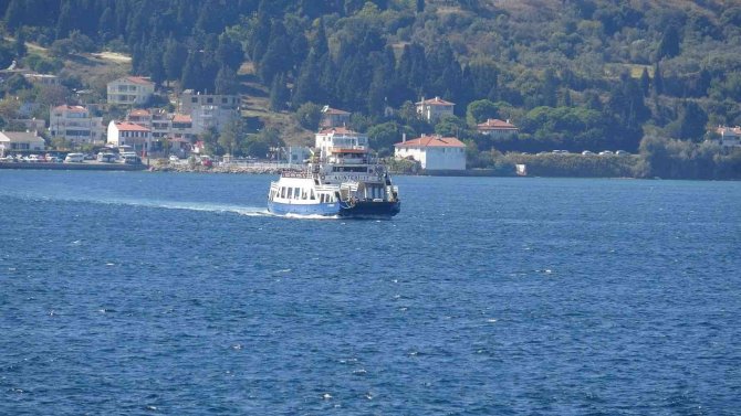 Salı Günü Bozcaada Feribot Seferlerine ’Fırtına’ Engeli