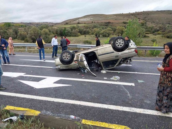 D100’de Otomobil Takla Attı: 2 Yaralı