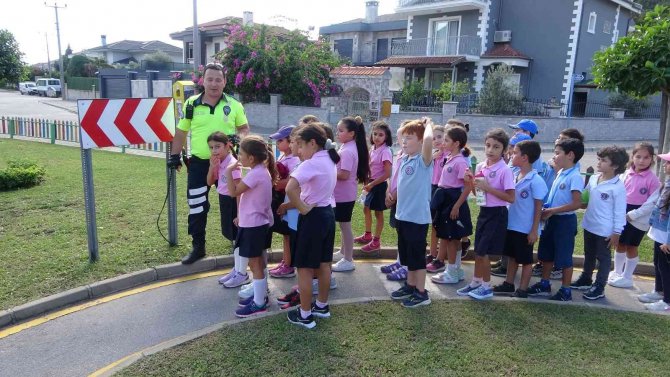 Çocuklar Parkta Hem Eğlendi, Hem Trafik Eğitimi Aldı