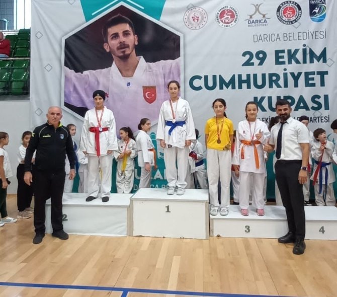 Başiskele Belediyespor Darıca’da Madalyaları Topladı