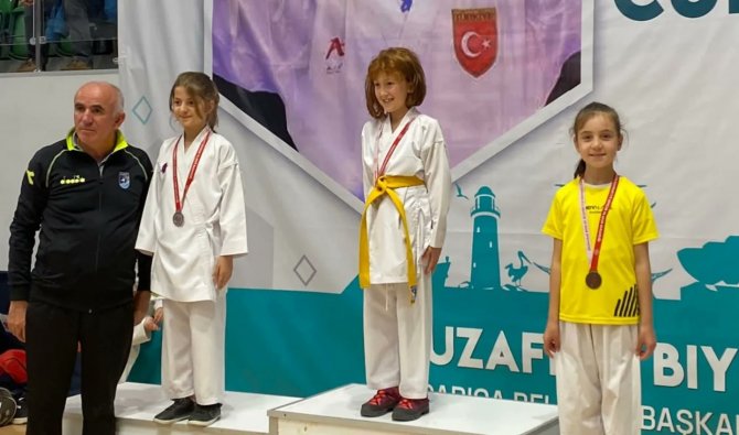 Başiskele Belediyespor Darıca’da Madalyaları Topladı