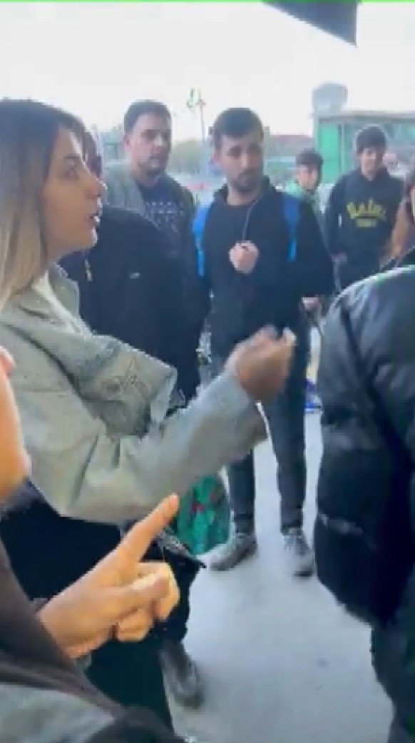 Çekmeköy’de Metro Önünde ‘Kadınların Fotoğrafını Çekiyorsun’ Tartışması