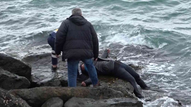 “Elveda Hayat” Diye Mektup Yazıp İntihara Kalkıştı: Denize Düşen Şahsı Balıkçılar Kurtardı