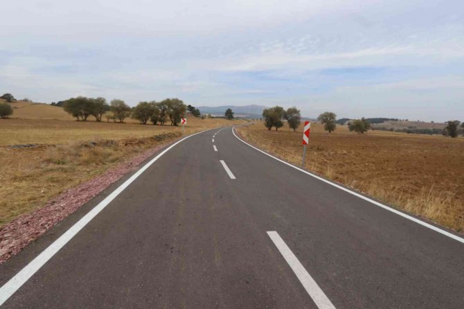 Gediz’de Polat-yenigüney Yolu’na Bsk Asfalt