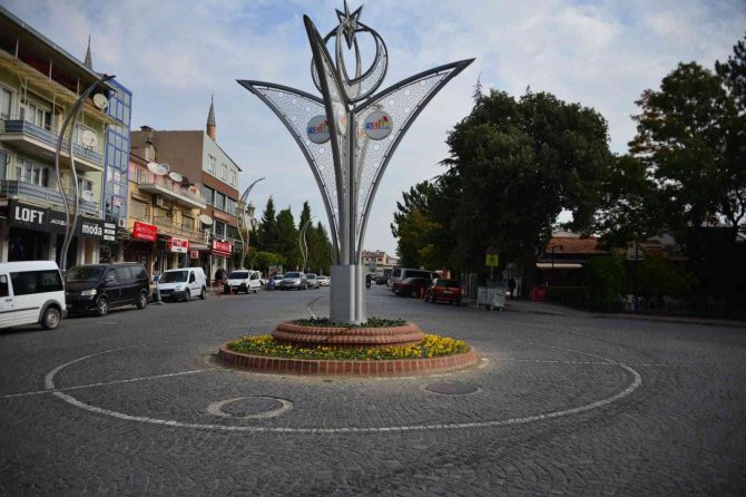 Gediz’de Mevsimlik Çiçek Dikimi Başladı