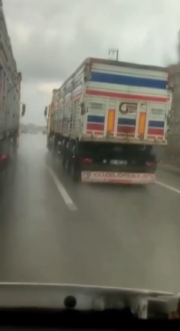 Akıllara Durgunluk Veren Trafik Terörü: “Delikanlıysanız Durun, Yoksa Kaza Yaptırırım Size”