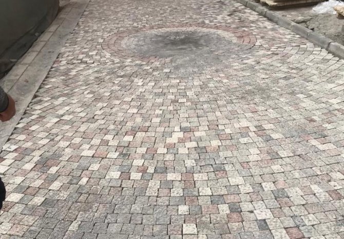 Hakkari’de Begonit Taşlı Yol Yapım Çalışması