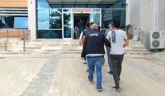 İ̇zmir’de Uyuşturucu Ticaretine Polisten Suçüstü