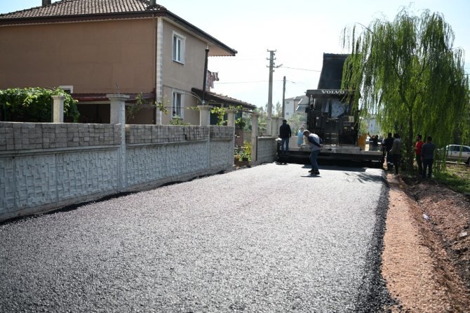 Kartepe’de 8 Sokak Asfaltlandı