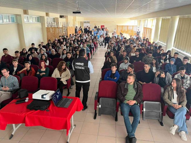 Kastamonu’da Bir Haftada 827 Kişiye “En İ̇yi Narkotik Polisi Anne" Eğitimi Verildi