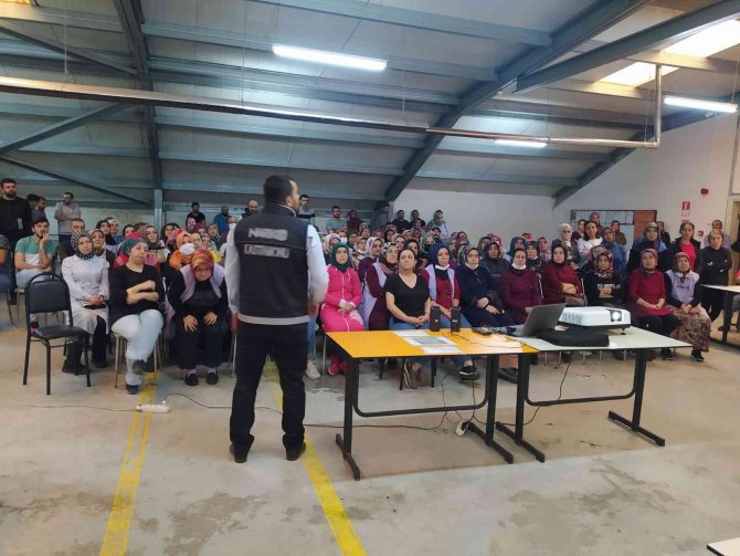 Kastamonu’da Bir Haftada 827 Kişiye “En İ̇yi Narkotik Polisi Anne" Eğitimi Verildi