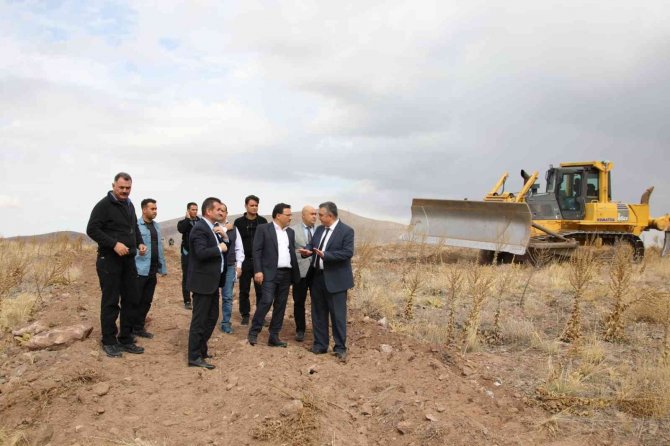 Vali Çiçek, Kuşçu Marina’da Devam Eden Ağaçlandırma Ve Fidan Dikimi Proje Çalışmalarını İnceledi