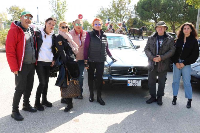 İ̇stanbul’dan Yola Çıkan Klasik Otomobillerin Son Durağı Edirne Oldu