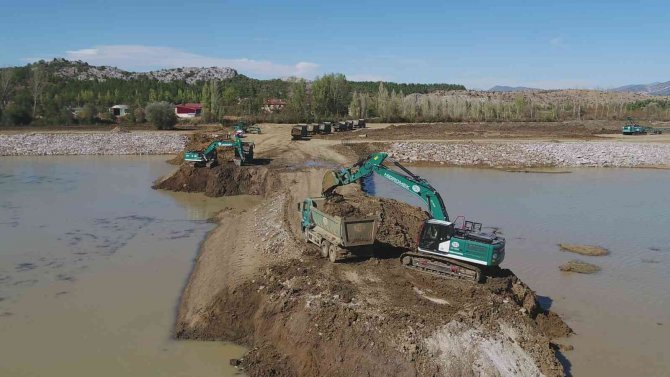 Dsi̇ Genel Müdürü Akca: “Kuğulupark Projesi Tamamlandığında 4 Bin Hektar Tarım Arazisini Sel Baskınlarından Koruyacak”