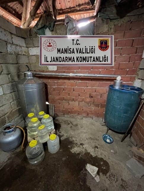 Manisa’da Litrelerce Kaçak Rakı Ve Şarap Ele Geçirildi
