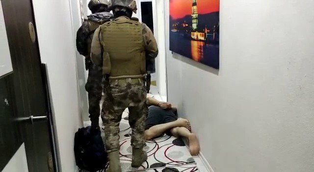 İ̇stanbul’da Oto Hırsızlığı Çetesine Operasyon Kamerada