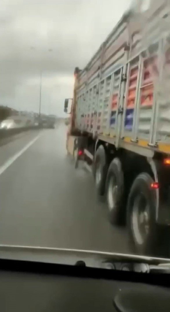Akıllara Durgunluk Veren Trafik Terörü: “Delikanlıysanız Durun, Yoksa Kaza Yaptırırım Size”