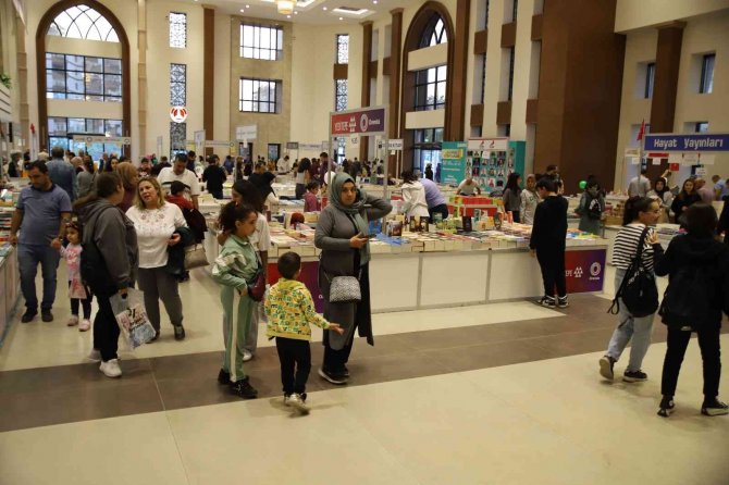 Şahinbey Kitap Fuarı’nı Yüz Binlerce Kişi Ziyaret Etti