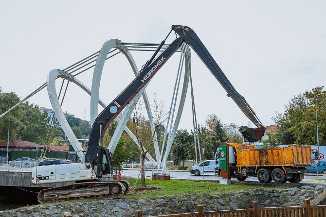 Çark Deresi’nde Hummalı Temizlik