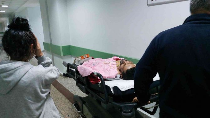 Yemek Yerken Kardeşinin Bıçaklı Saldırısında Ağır Yaralandı