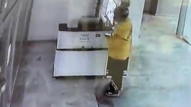 Sancaktepe’de Pes Dedirten Görüntü: Motokurye Sma’lı Bebeğin Yardım Kumbarasını Çaldı