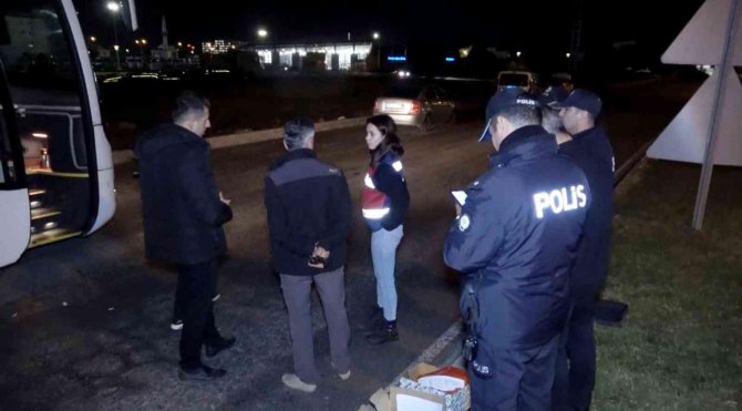 Aksaray’da Otobüsten Kaçan Sınır Dışı Mülteci Emniyet Ve Jandarmayı Alarma Geçirdi