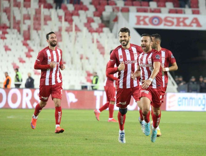 Spor Toto Süper Lig: D.g. Sivasspor: 2 - Giresunspor: 0 (İ̇lk Yarı)