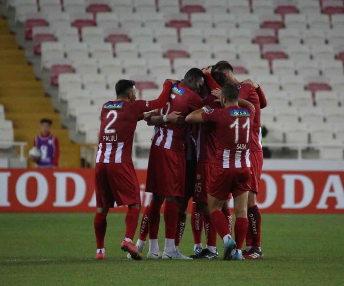 Spor Toto Süper Lig: D.g. Sivasspor: 3 - Giresunspor: 0 (Maç Sonucu)