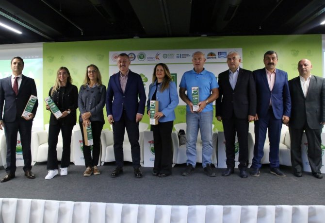 Milli Dalışçı Şahika Ercümen: "Atıkların Yüzde 85’i Denizin Altında"