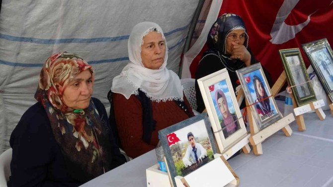 Evlat Nöbeti Bin 141 Gündür Kararlılıkla Devam Ediyor