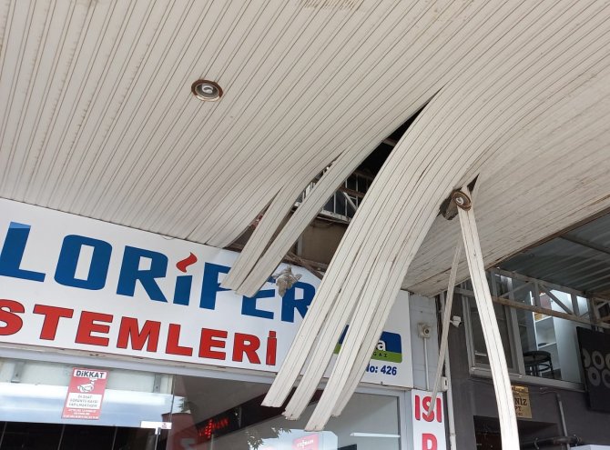 Tıkanan Boruyu Açmak İçin Çatıya Çıktı, Hastanelik Oldu