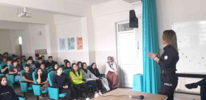Zile’de Öğrencilere “Polislik Mesleği Ve Nasıl Polis Olunur” Anlatıldı