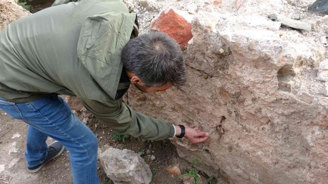 Okulun Temel Kazısında Ortaya Çıkmıştı, Tahrip Edildi