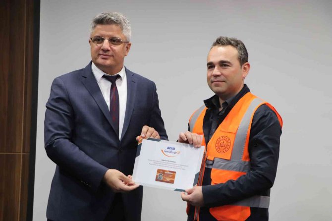 Öğretmenler Afad Gönüllüsü Oldu