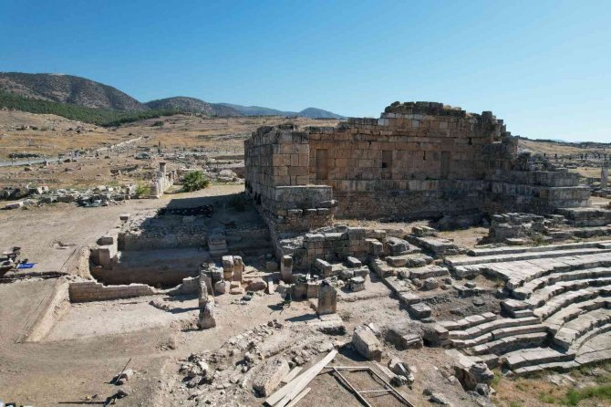 İ̇nsanlık Tarihini Değiştirecek Arkeolojik Kazı Hierapolis’te Sürüyor
