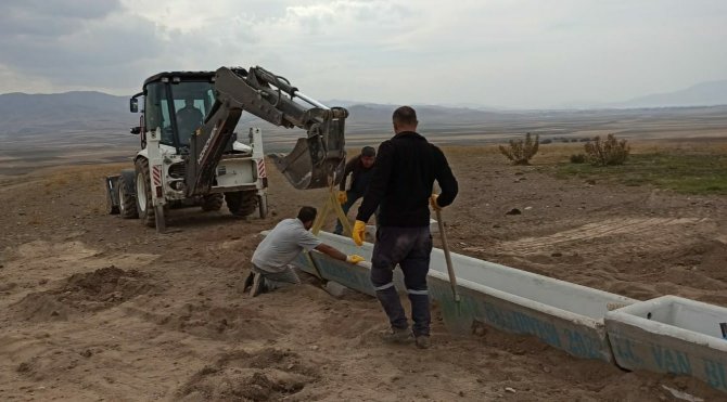 İ̇pekyolu’daki Çiftçilere Sıvat Desteği