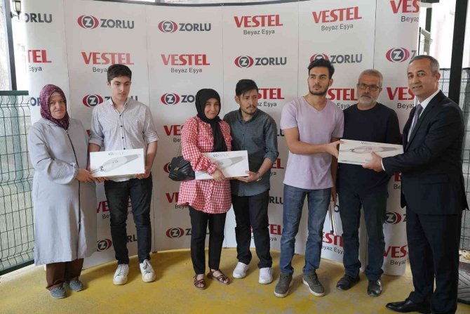 Vestel’den Görme Engelli Öğrencilere Wewalk Akıllı Baston Desteği