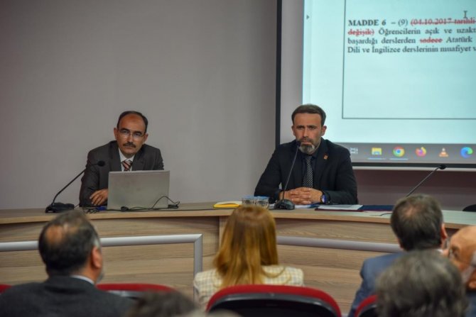 Yönetim, Senato Toplantısı Tıp Fakültesinde Yapıldı