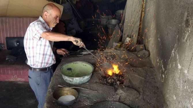 45 Yıllık Kalay Ustası Zamana Direniyor