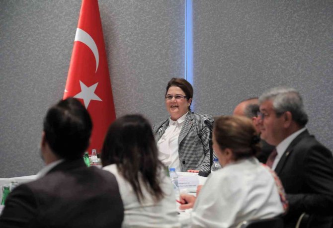 Bakan Yanık, Roman Vatandaşların Yoğunluklu Yaşadığı Bölgelerin Milletvekilleriyle Buluştu